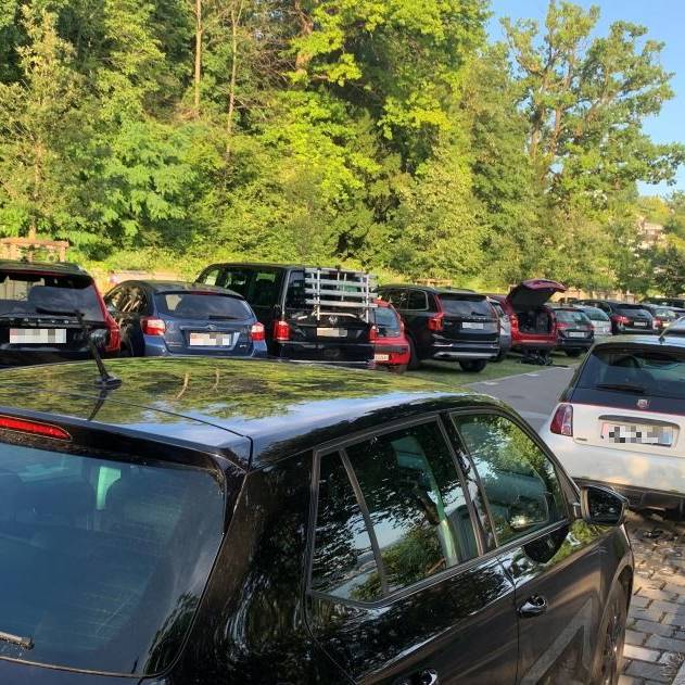 Badehungrige verursachen Parkplatz-Stau in Herrliberg 