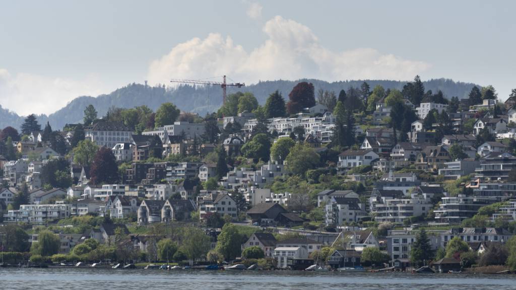Bürgerliche Kreise wollen Menschen, die jünger als 50 Jahre alt sind, den Kauf von Wohneigentum im Kanton Zürich erleichtern. Der Kantonsrat lehnte am Montag eine Initiative des Hauseigentümerverbands aber ab. (Symbolbild)