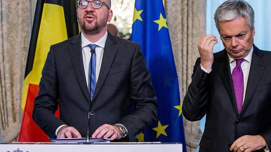 Belgiens Premierminister Charles Michel (links) und sein Aussenminister Didier Reynders versuchen, das Freihandelsabkommen EU-Kanada (Ceta) zu retten: Am Mittwochmorgen wurden die in der Nacht unterbrochenen Verhandlungen mit Vertretern der belgischen Regionen wieder aufgenommen. (Archiv)