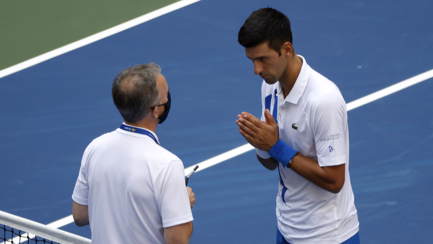 Novak Djokovic schiesst Linienrichterin ab und wird disqualifizert