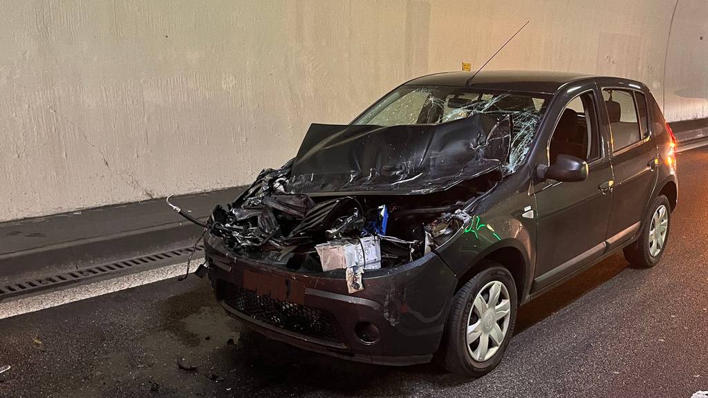 3 Fahrzeuge ineinander geprallt: Auffahrunfall im Rathausentunnel