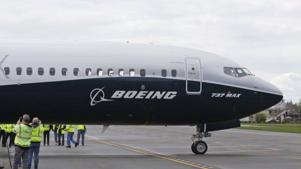 Der Boeing-Konzern liefert nach Triebwerksproblemen das neueste Modell seiner 737-MAX-Serie an eine Fluggesellschaft nach Malaysia aus. (Archivbild)