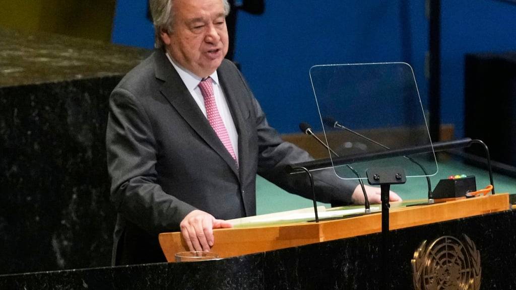 UN-Generalsekretär Antonio Guterres spricht vor der Generalversammlung der Vereinten Nationen, nachdem ehemalige deutsche Außenministerin Baerbock mit großer Mehrheit zur nächsten Präsidentin der UN-Generalversammlung gewählt wurde. Foto: Richard Drew/AP/dpa