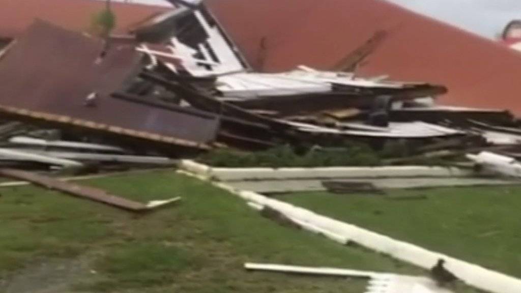 In der Hauptstadt des Pazifik-Inselstaats Tonga zerstört Zyklon «Gita» das Parlamentsgebäude.