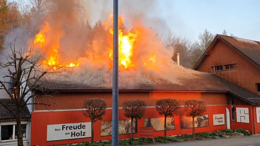 Brand bei Schreinerei in Fislisbach