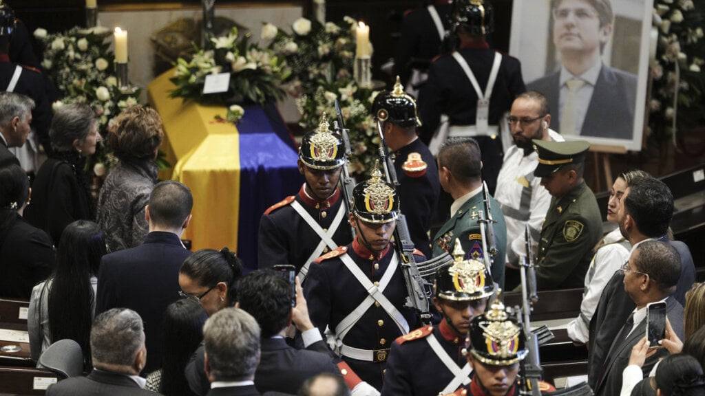 Der konservative Senator Miguel Uribe war vor zwei Monaten bei einem Wahlkampfauftritt in Bogotá angeschossen worden.
