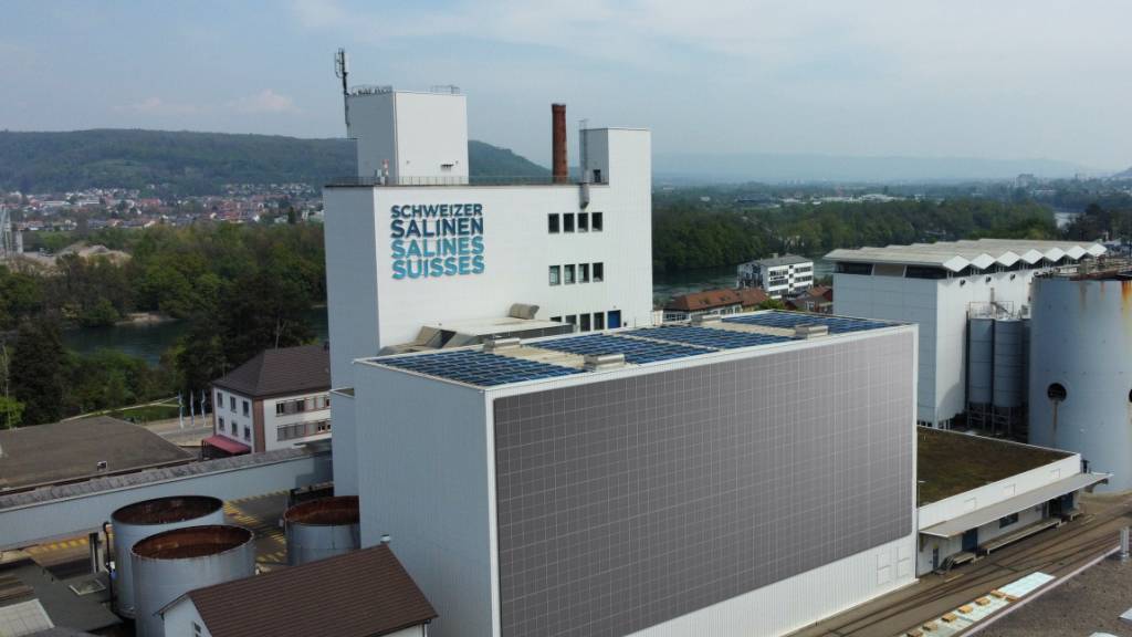 So soll die Photovoltaik-Anlage in Schweizerhalle gemäss der Visualisierung von Schweizer Salinen aussehen.