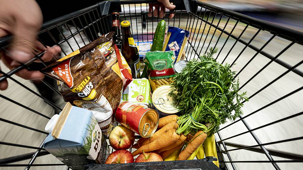 Deutsche Konsumentinnen und Konsumenten mussten für Lebensmittel rund 11 Prozent mehr bezahlen als ein Jahr davor. (Archivbild)