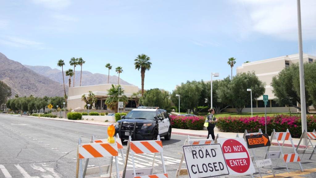 Eine Straße ist in der Nähe des Explosionsortes in Palm Springs, Kalifornien, gesperrt. Foto: Eric Thayer/AP/dpa