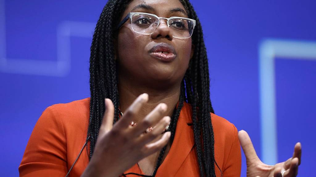 ARCHIV - Gute Chancen bei der Wahl werden Ex-Wirtschaftsministerin Kemi Badenoch zugeschrieben. Foto: Henry Nicholls/AP/dpa