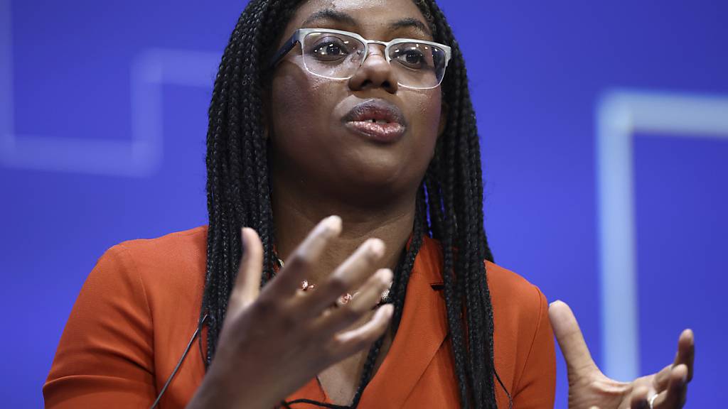 ARCHIV - Gute Chancen bei der Wahl werden Ex-Wirtschaftsministerin Kemi Badenoch zugeschrieben. Foto: Henry Nicholls/AP/dpa