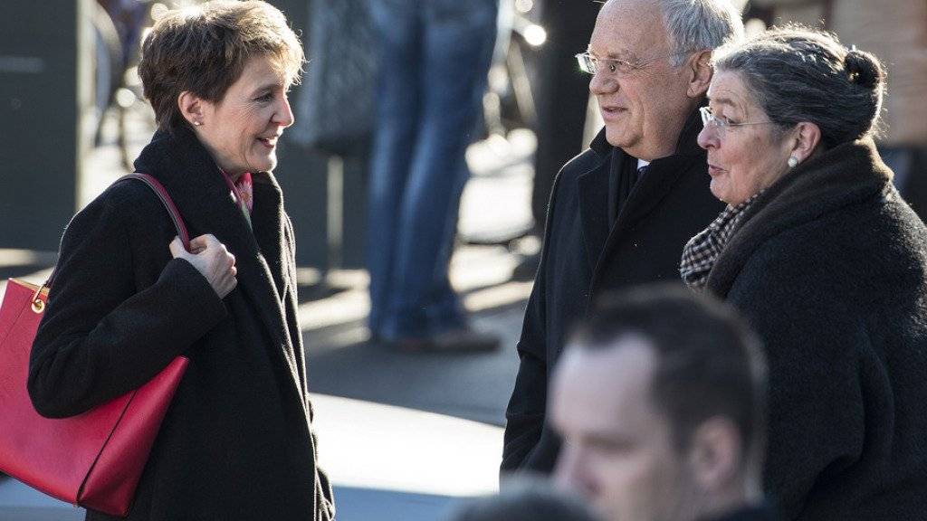 Die alte Bundespräsidentin, Simonetta Sommaruga, und der neue Bundespräsident, Johann Schneider Ammann vor der Feier im Berner Stadttheater.