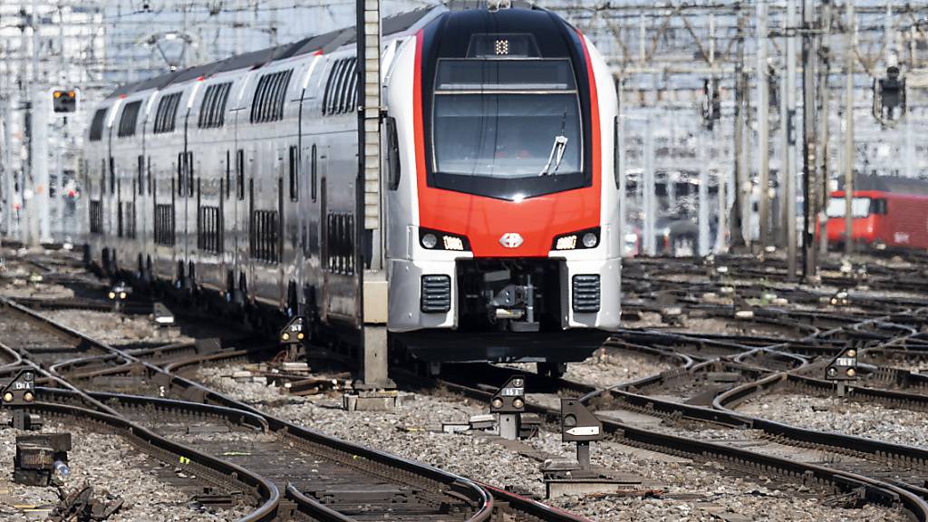 Auf der Bahnstrecke Olten SO-Zürich HB gibt es am Mittwochmorgen auf dem Streckenabschnitt zwischen Aarau und Lenzburg AG Einschränkungen. (Archivbild)