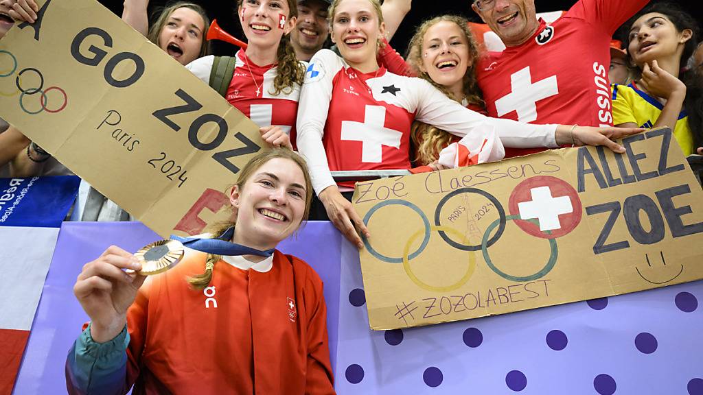 Zoé Claessens feiert mit Vater Vincent und ihrer grossen Familie