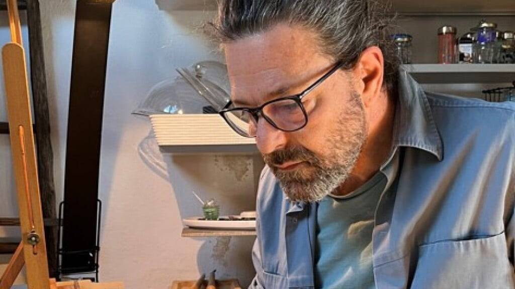Gregorio Piccoli arbeitet an einem Werk.