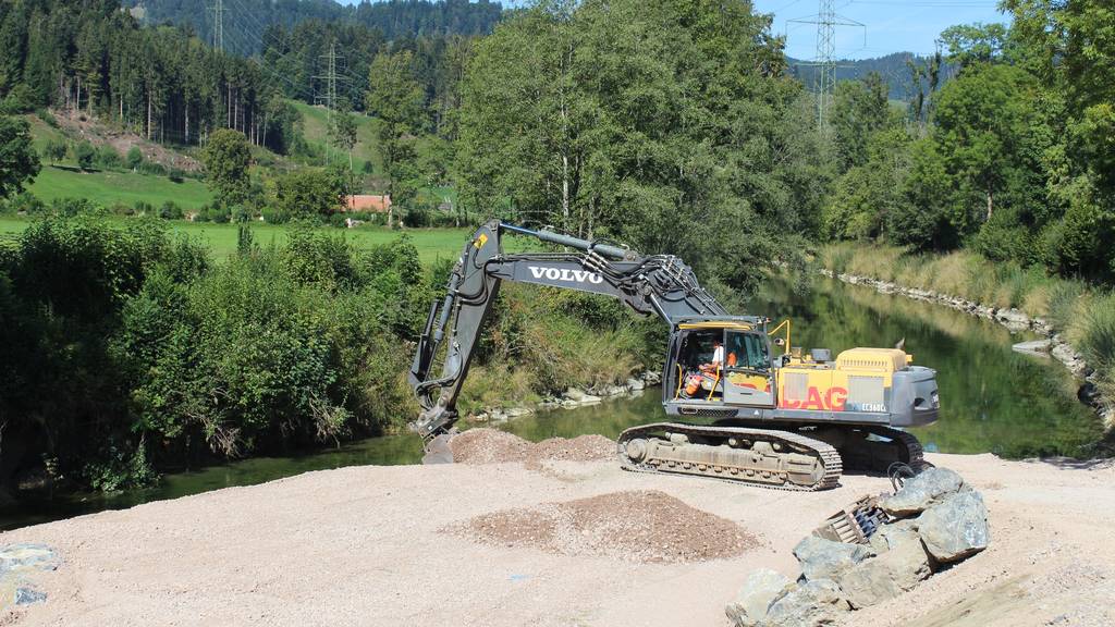 Die Bauarbeiten für die Brücke über die Thur haben bereits begonnen.