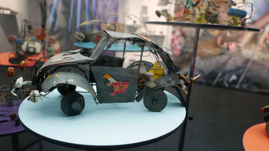 Das Völkerkundemuseum zeigt unter dem Titel «Auto Didaktika» Drahtmodelle aus Burundi. Die Autos oder Motorräder bestehen teilweise aus über 100 Einzelteilen.
