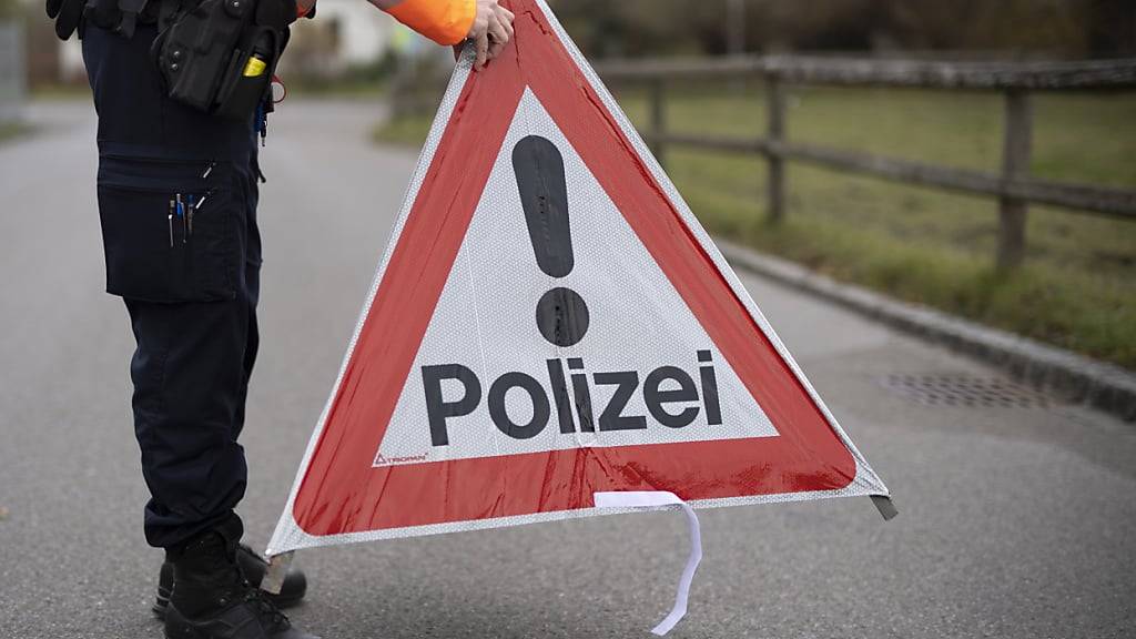 Arbeiter verletzt sich bei Sturz von Baugerüst in Bütschwil SG