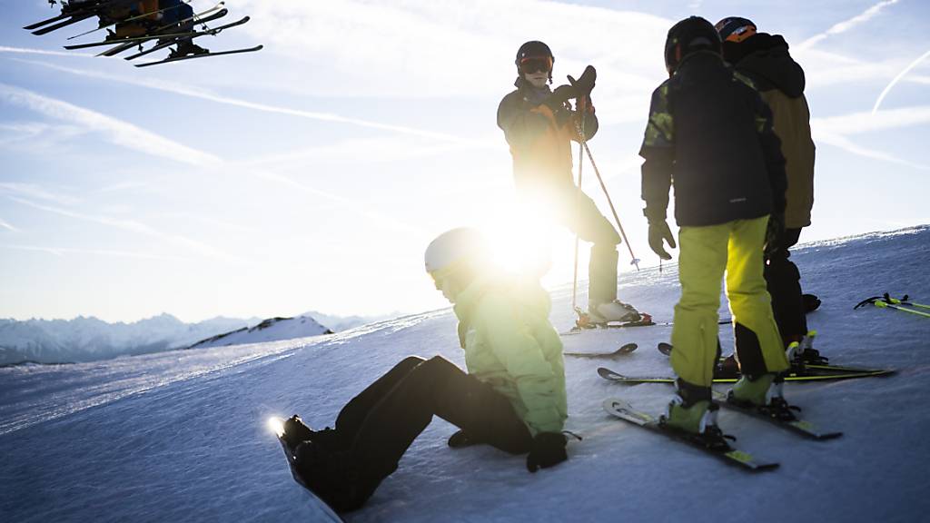 Blauer Himmel und weisser Schnee bescheren den Wintersportgebieten eine erfreuliche Saison 2021/2022.