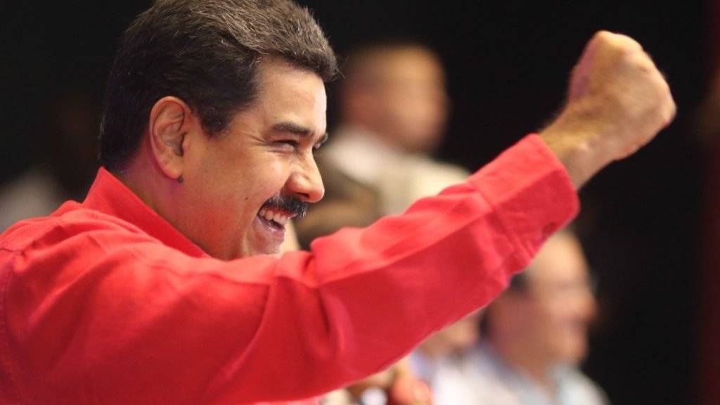 Venezuelas Präsident Nicolas Maduro rühmt sich für eine weitere Erhöhung des Mindestlohns. Die Opposition kritisiert die enorme Inflation im dreistelligen Prozentbereich. (Archivbild)