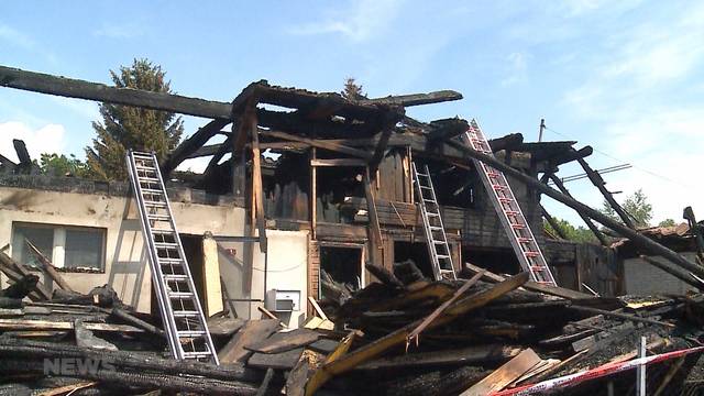 Lüterkofen: Bauernhaus geht in Flammen auf