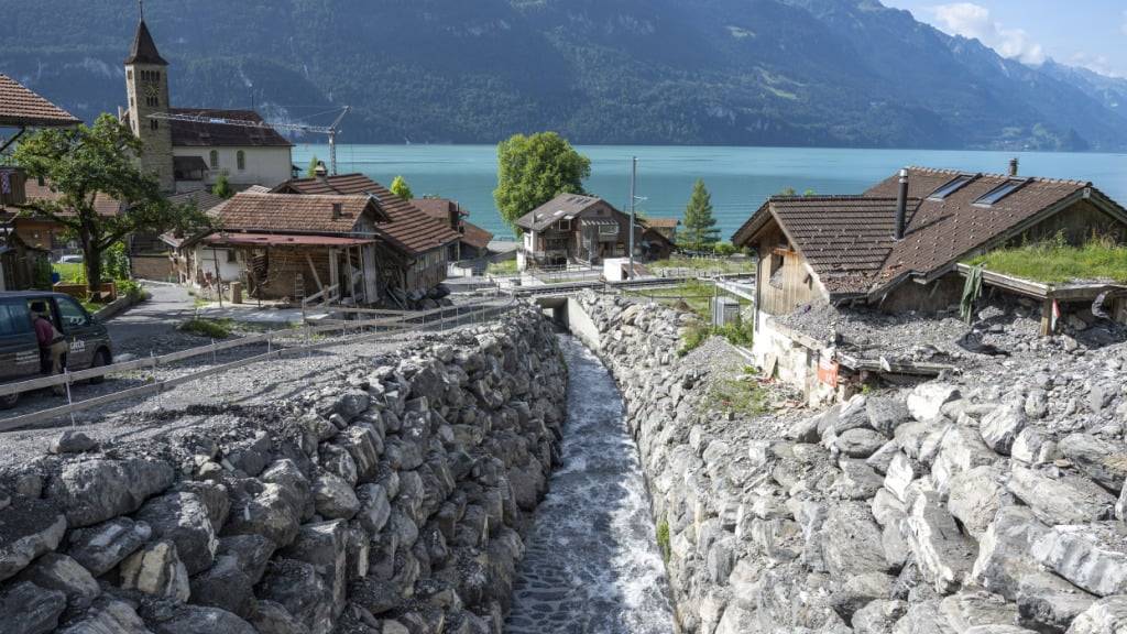 Vor einem Jahr hat ein Unwetter Teile des Dorfes Brienz im Berner Oberland verwüstet. Viele Schäden sind seither behoben, aber noch nicht alle Wunden verheilt.