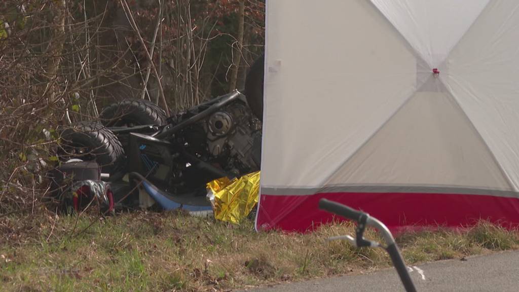 Tödlicher Unfall in Buchs: Quad-Lenker fährt in eine Laterne und stirbt