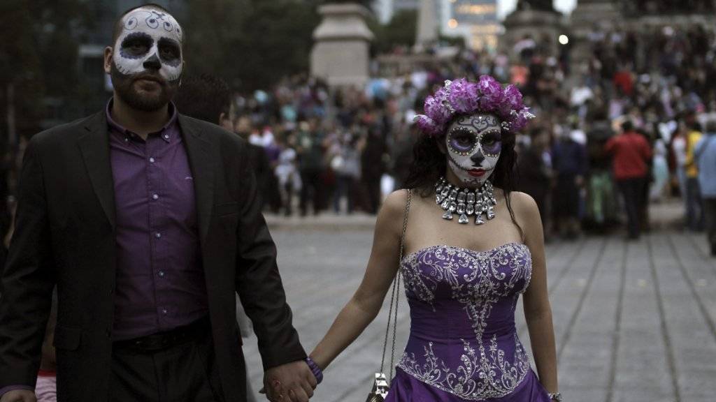 Tag der Toten gedenken die Einwohner Mexikos ihrer Verstorbenen auf verschiedenste Art und Weise. (Archiv)