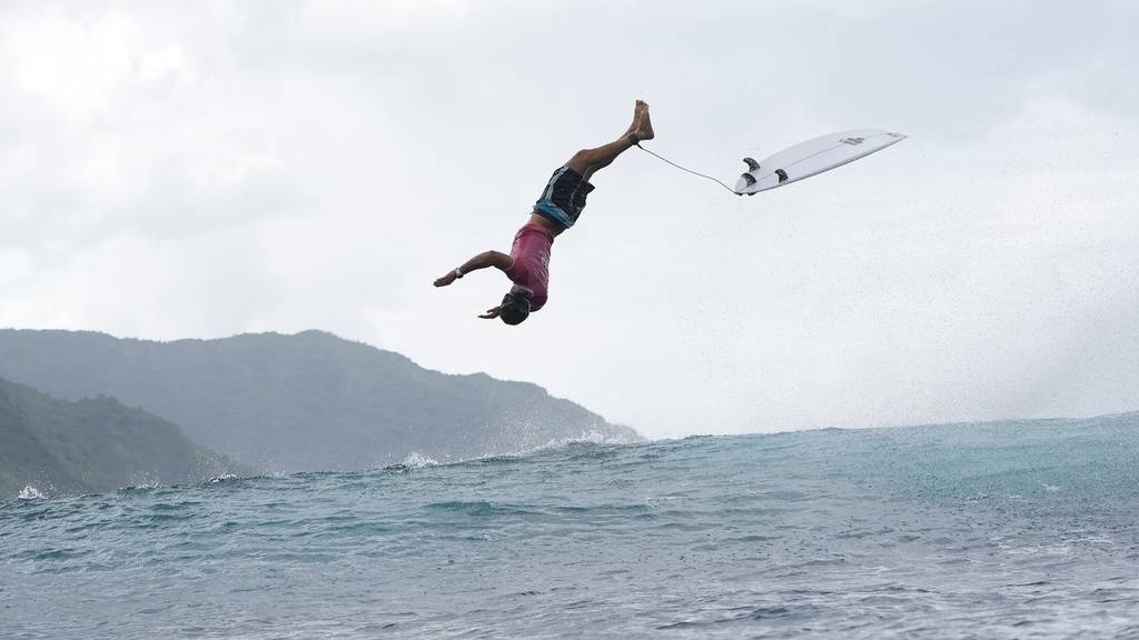 Joao Chianca fliegt durch die Luft.