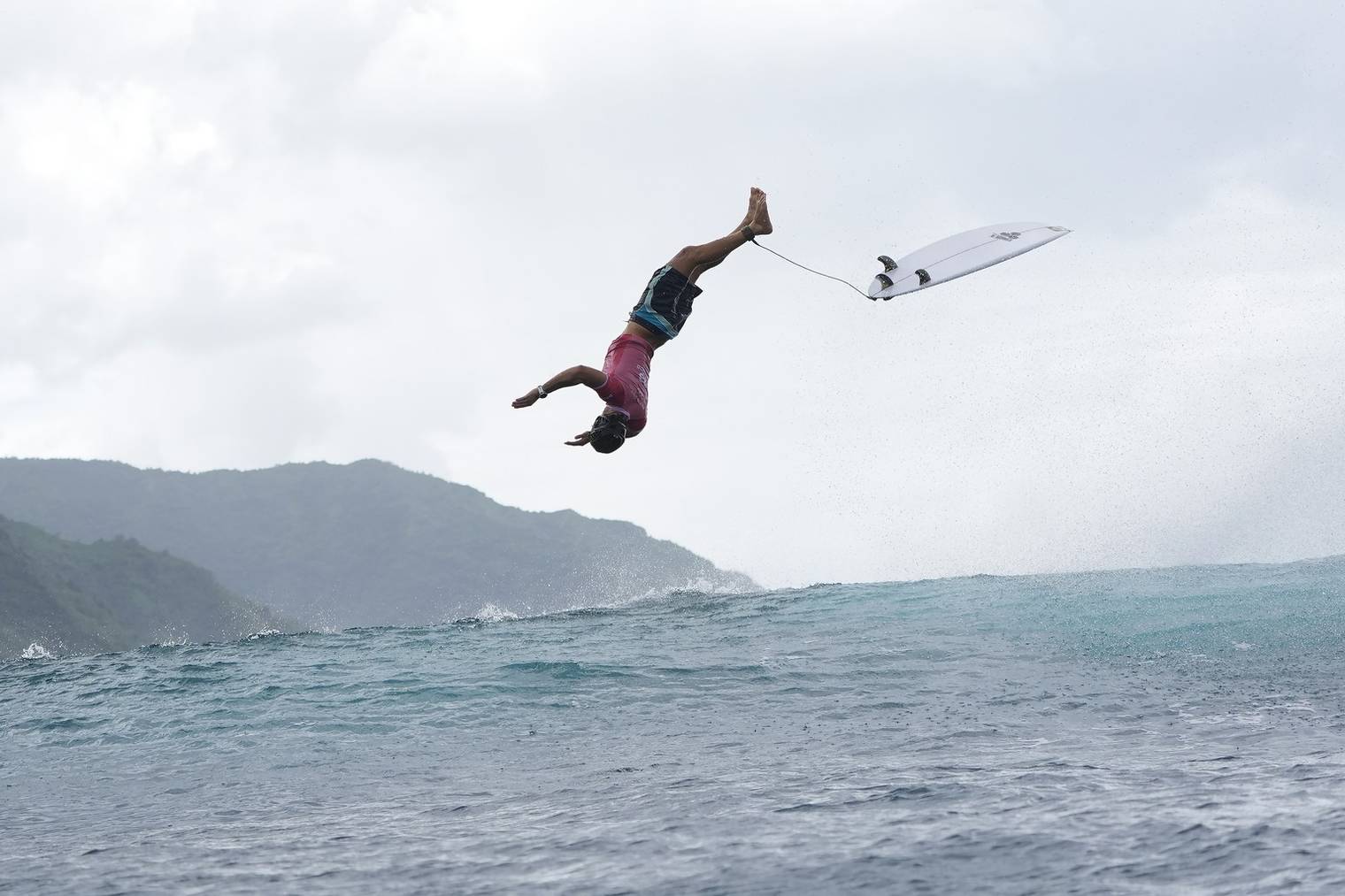 Joao Chianca fliegt durch die Luft.