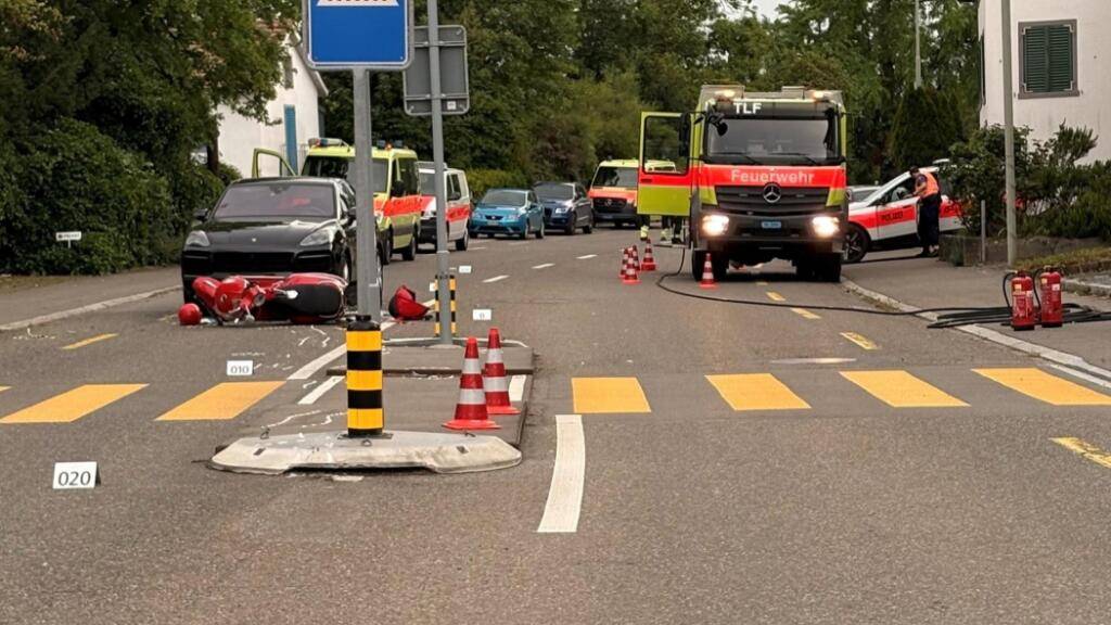 So präsentierte sich die Unfallstelle nach der Kollision der Rollerfahrerin mit der Mittelinsel.