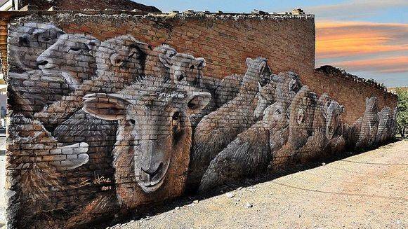 Dieses Dorf ist dank seinen Graffitis ein Freiluftmuseum