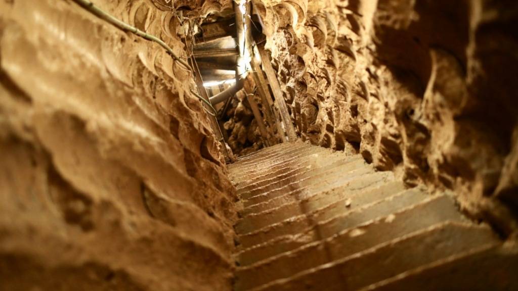 ARCHIV - Blick in einen von der libanesischen Schiitenmiliz Hisbollah gegrabenen Tunnel, der schon vor Jahren von den israelischen Streitkräften entdeckt wurde. Foto: Ilia Yefimovich/dpa/Archivbild