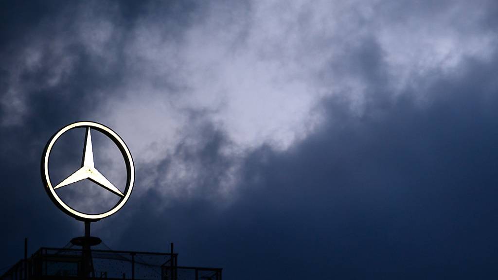 Der Autobauer Mercedes-Benz hat die starken Vorjahreszahlen angesichts der Wirtschaftsflaute nicht halten können. Im dritten Quartal sank der Konzerngewinn um 7 Prozent auf 3,72 Milliarden Euro. (Archivbild)