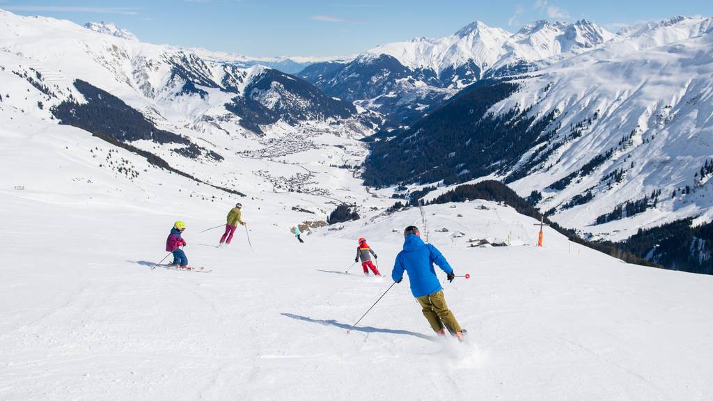 Skiing_Family_Dieni_Sedrun_2020_Valentin_Luthiger_05