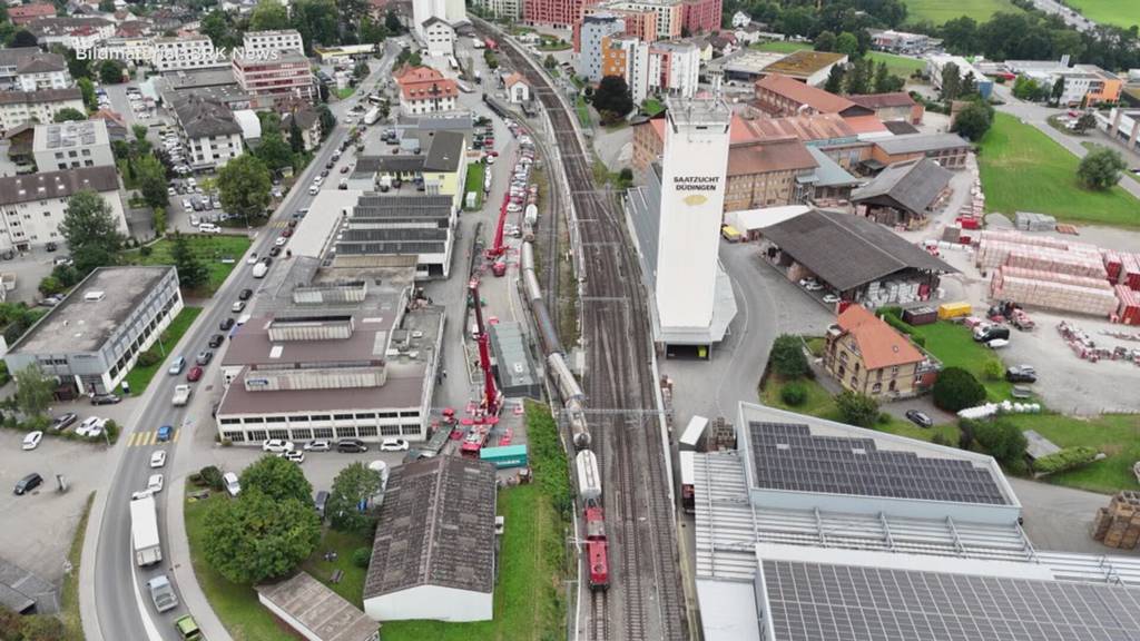Bahnverkehr Bern–Fribourg eingeschränkt: Heute morgen entgleist in Düdingen ein Güterzug