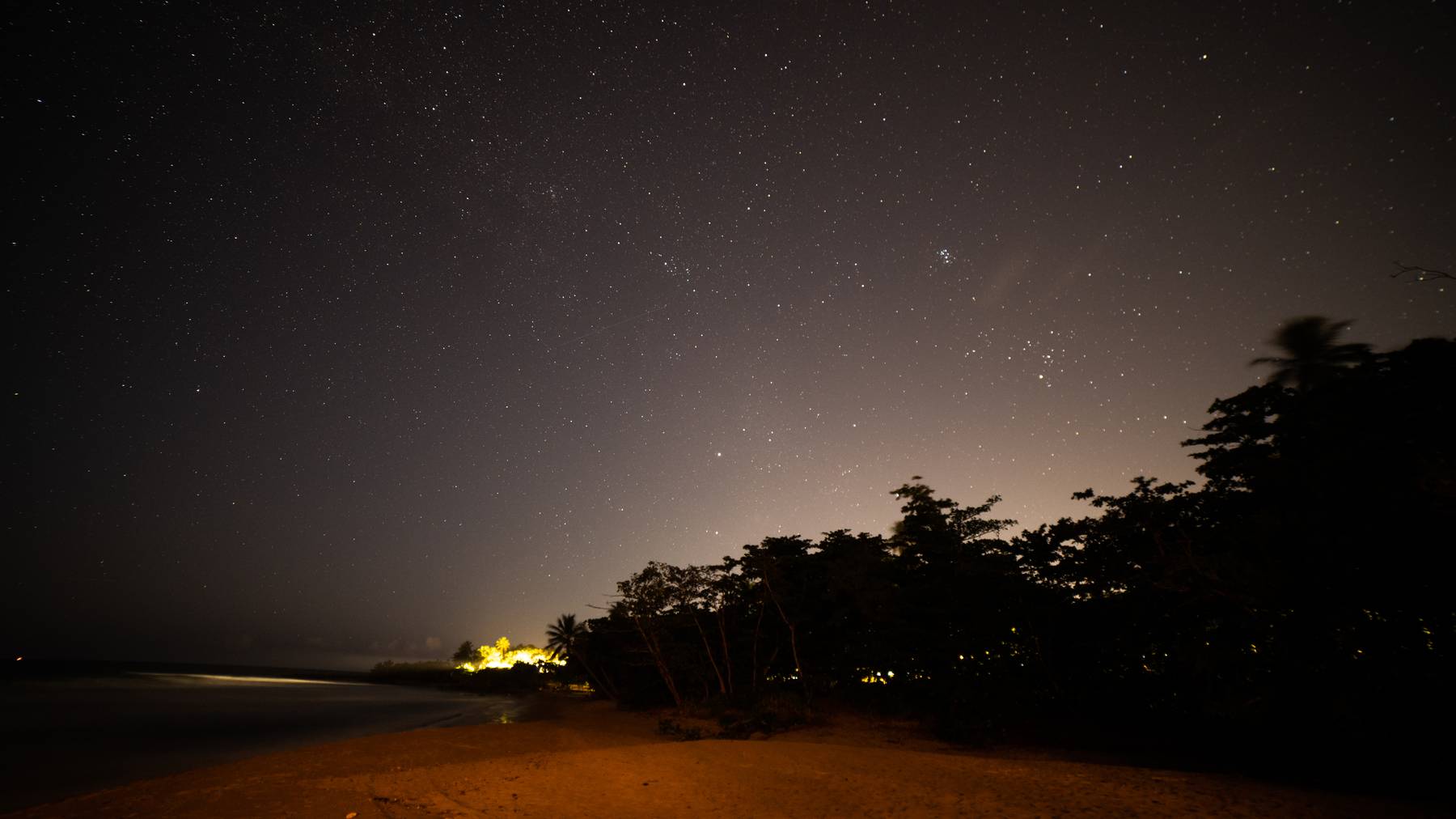Die funkelnden Sterne am Himmel des Black Sand Beach in Vieques.