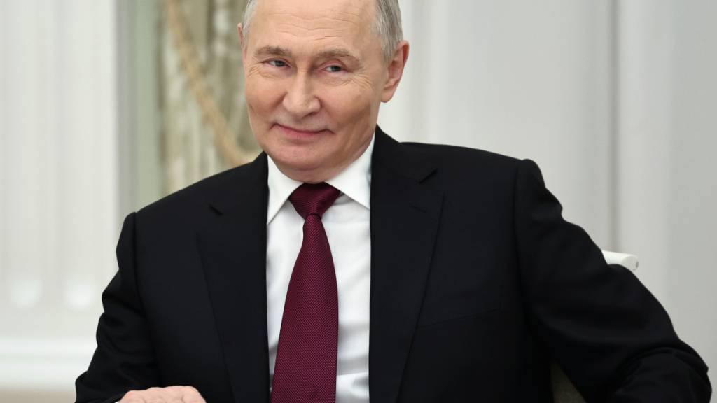 Dieses von der staatlichen russischen Nachrichtenagentur Sputnik über AP zur Verfügung gestellte Foto zeigt den russischen Präsidenten Wladimir Putin bei einem Gespräch mit dem US-Sonderbeauftragten Witkoff im Senatspalast des Kremls in der russischen Hauptstadt. Foto: Alexander Kazakov/Sputnik, Kremlin Pool via AP/dpa - ACHTUNG: Nur zur redaktionellen Verwendung und nur mit vollständiger Nennung des vorstehenden Credits