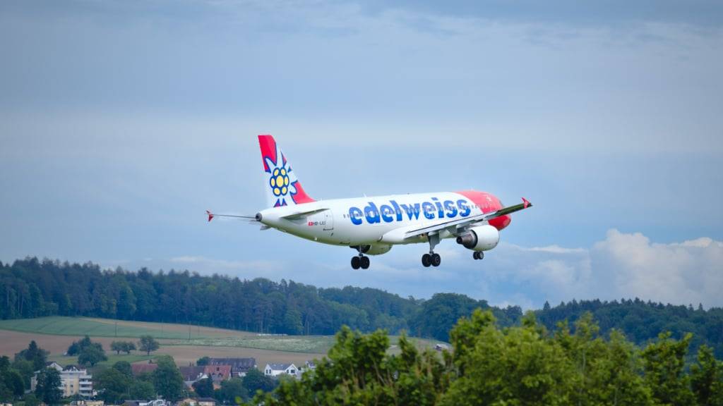 Die Fluggesellschaft Edelweiss ersetzt ihre ältesten Flugzeuge mit neuen Maschinen. Damit wächst die Kurzstreckenflotte auf 18 Flugzeuge. (Archivbild)