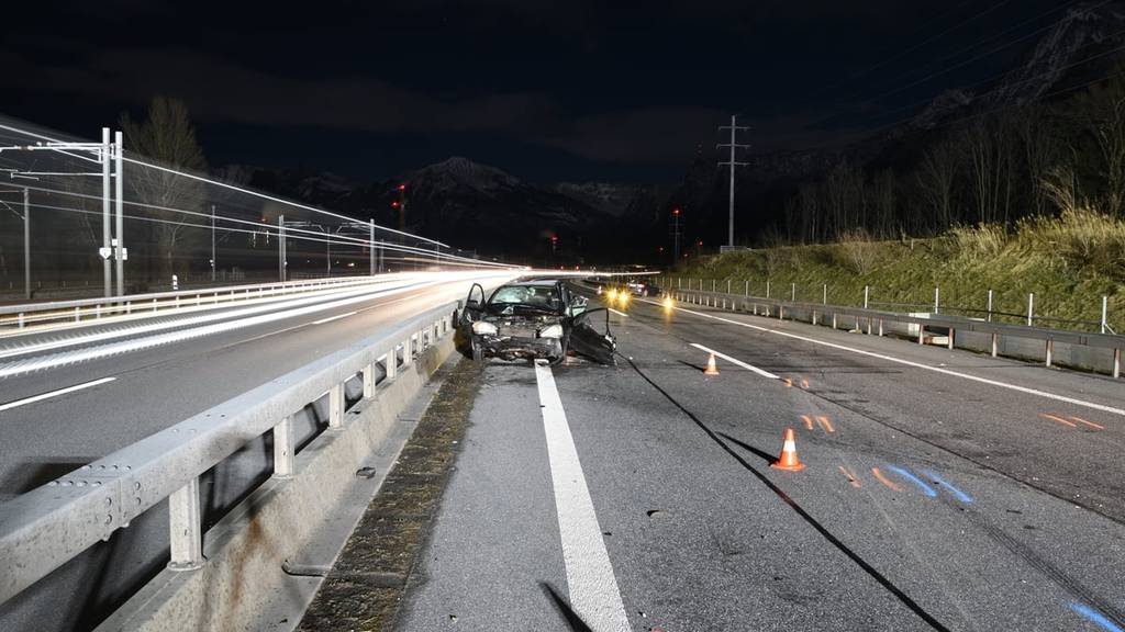Auf der Autobahn aufgefahren: 24-Jährige verursacht Unfall mit zwei Verletzten