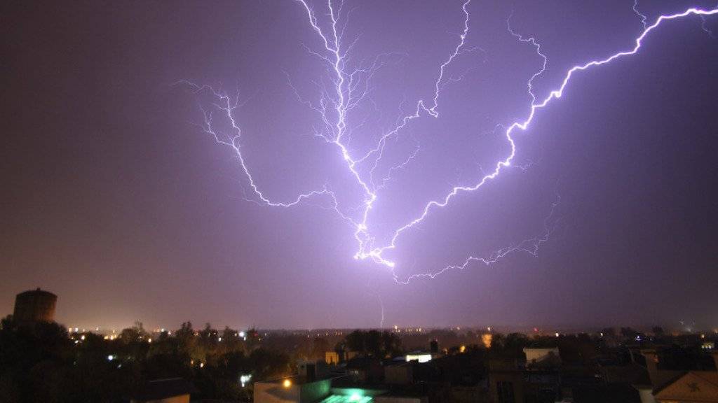 Durch zahlreiche Blitzeinschläge sind in Indien mindestens 94 Menschen getötet worden. (Archivbild)