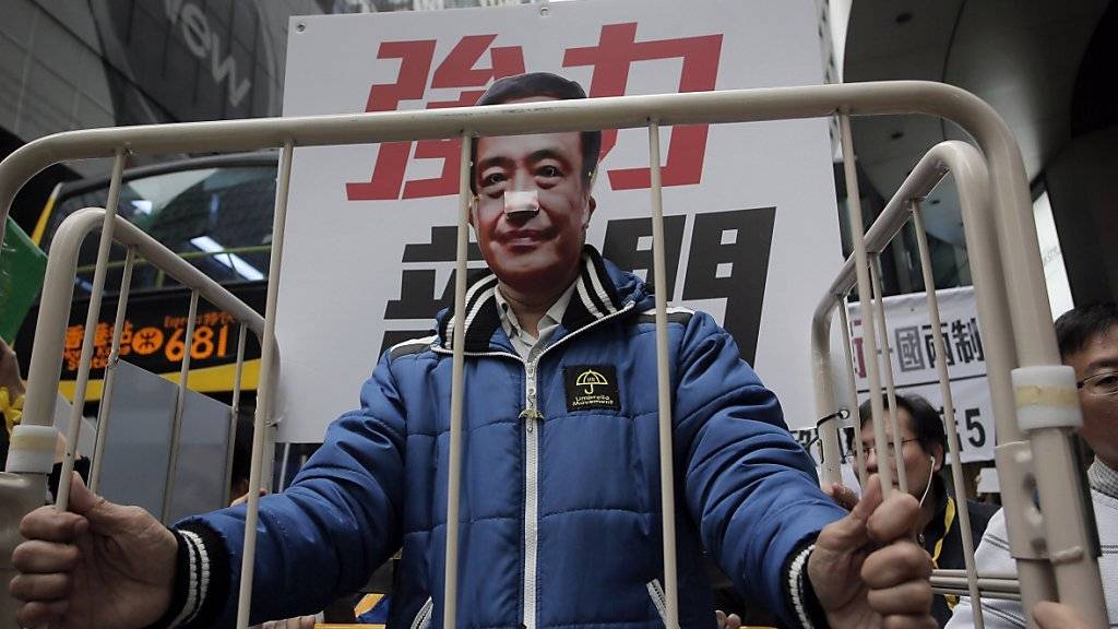 Das Verschwinden Lees hatte zu Protesten gegen den wachsenden Einfluss Chinas auf Hongkong geführt. Nun tauchte der Verleger im Fernsehen auf.