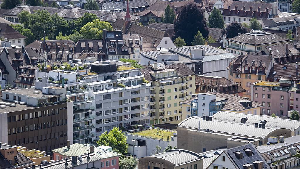 In der Luzerner Neustadt hat es nach Ansicht der jungen Grünen zu viele Autos. (Archivaufnahme)