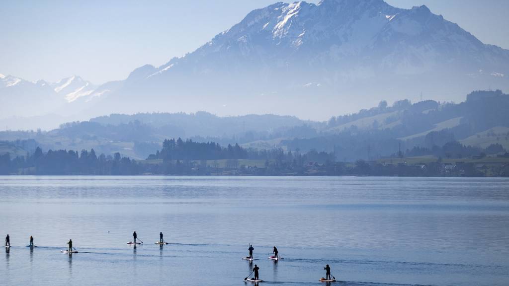 Je eine Leiche aus Ägerisee und Zugersee geborgen