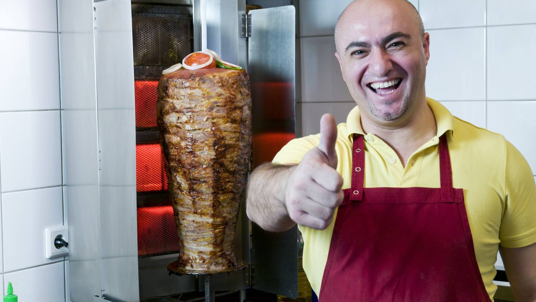 Das freut die Döner-Verkäufer: Der Fleisch-Spiess ist doch nicht in Gefahr. (Symbolbild)