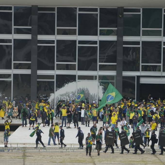 Deshalb stürmten Hunderte das Regierungsgebäude in Brasília