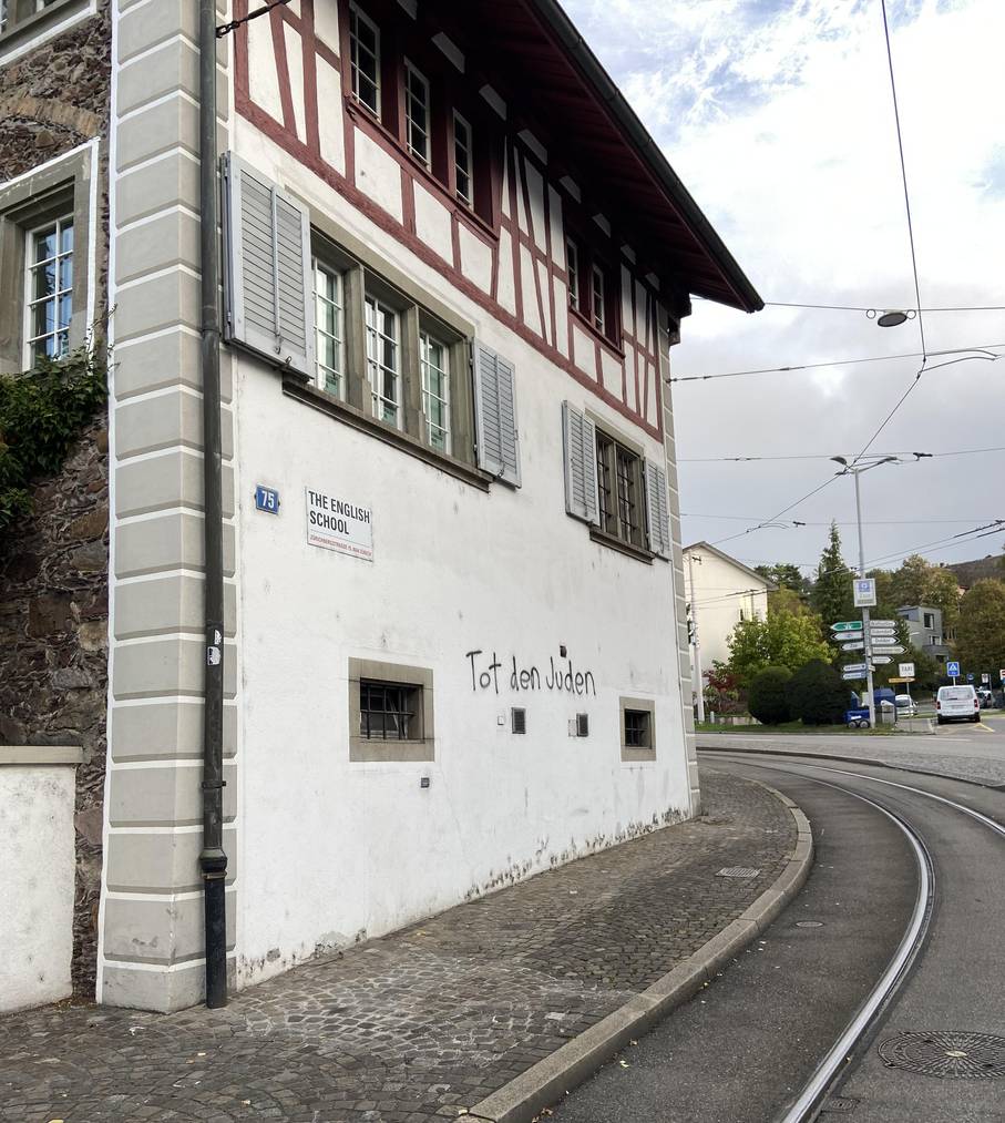Antisemitische Schmiererei, Kirche Fluntern Zürich, Bild erhalten am 17.10.2023