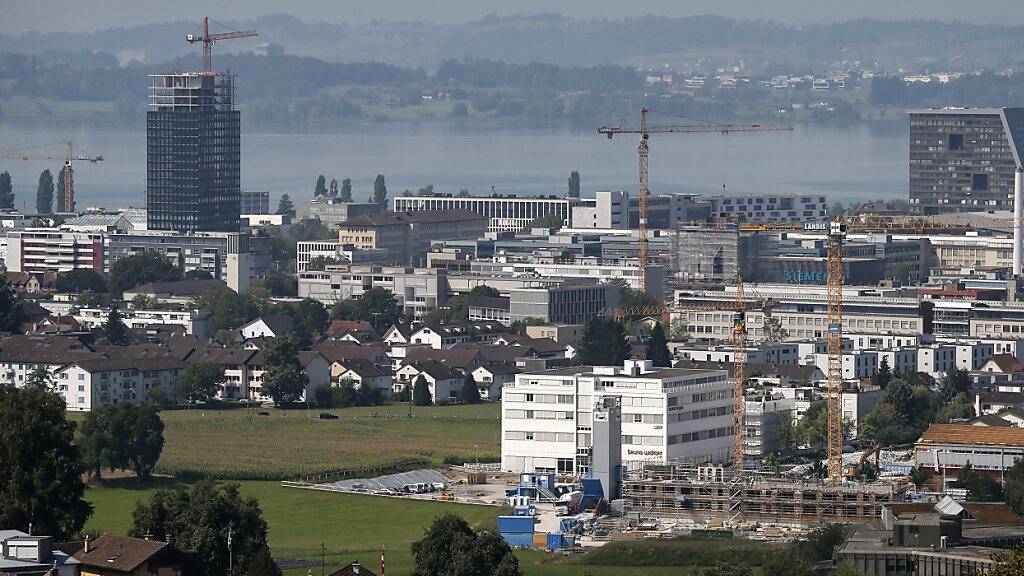 2013 verzeichnete der Kanton Zug rege Bautätigkeit. Mittlerweile wächst die Bevölkerung langsamer an. (Archivbild)