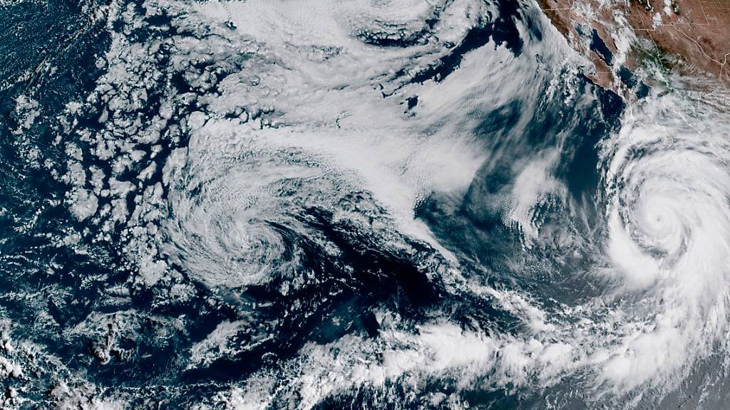 HANDOUT - Der Pazifik-Hurrikan «Hilary» vor der Nordwestküste Mexikos hat sich zu einem Sturm der Kategorie vier von fünf verstärkt. Foto: Uncredited/NOAA/AP/dpa - ACHTUNG: Nur zur redaktionellen Verwendung und nur mit vollständiger Nennung des vorstehenden Credits