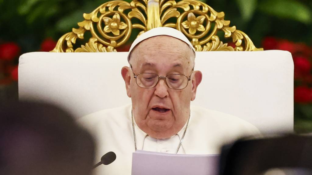 Papst Franziskus hält seine Ansprache während eines Treffens in Asien im Präsidentenpalast. Foto: Willy Kurniawan/Pool Reuters/AP/dpa